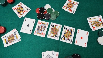 Poker - Trò chơi bài thách thức trí tuệ và sự độc đáo